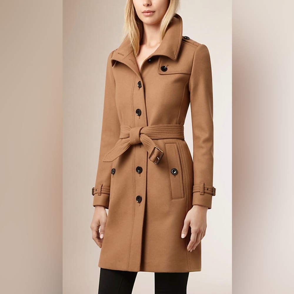 Stunning Burberry Brit Wool Cashmere coat. Size 8. Brushed gold metal hardware.